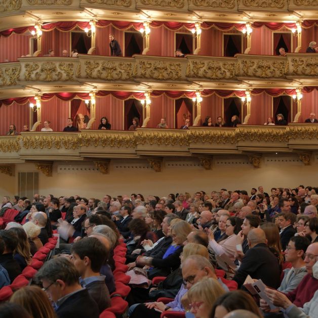 Cambio direttore per il concerto Folk Songs and Dances il 2 e 3 maggio al Teatro Filarmonico
