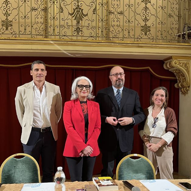 Cecilia Gasdia e Alberto Mattioli conducono 'Pazzi per l'Opera' al Teatro Filarmonico a ottobre 2025