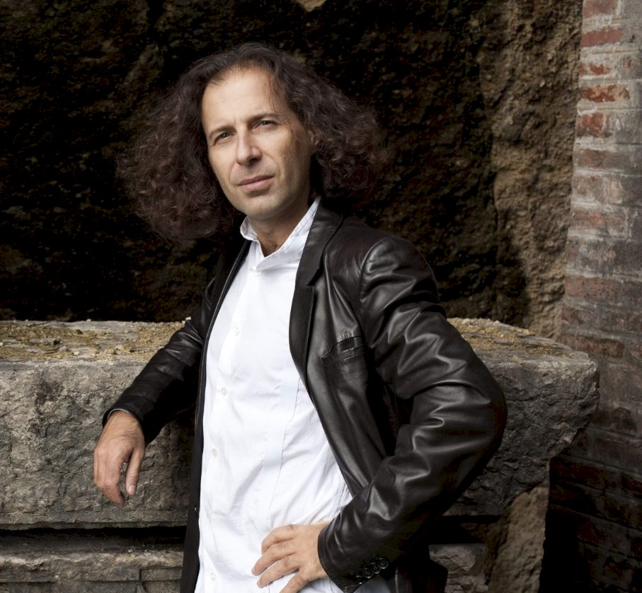 Stefano Poda firma regia, scene e costumi di "Aida"