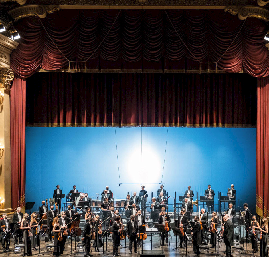 Pietro Rizzo dirige l'Orchestra di Fondazione Arena in un inedito programma tutto Strauss